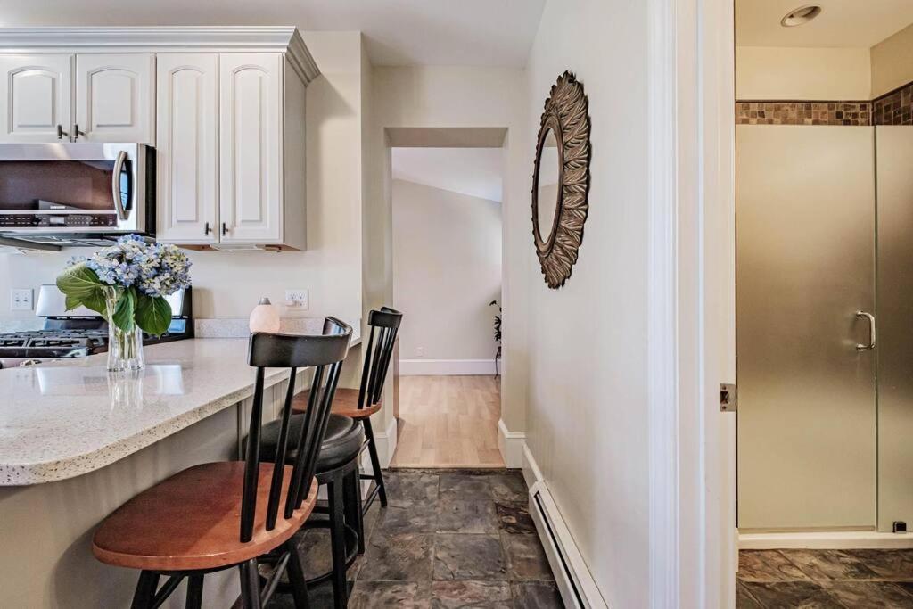 Historic Corner Apartment With Patio & Off Street Parking Portland Extérieur photo