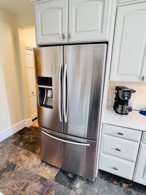 Historic Corner Apartment With Patio & Off Street Parking Portland Extérieur photo