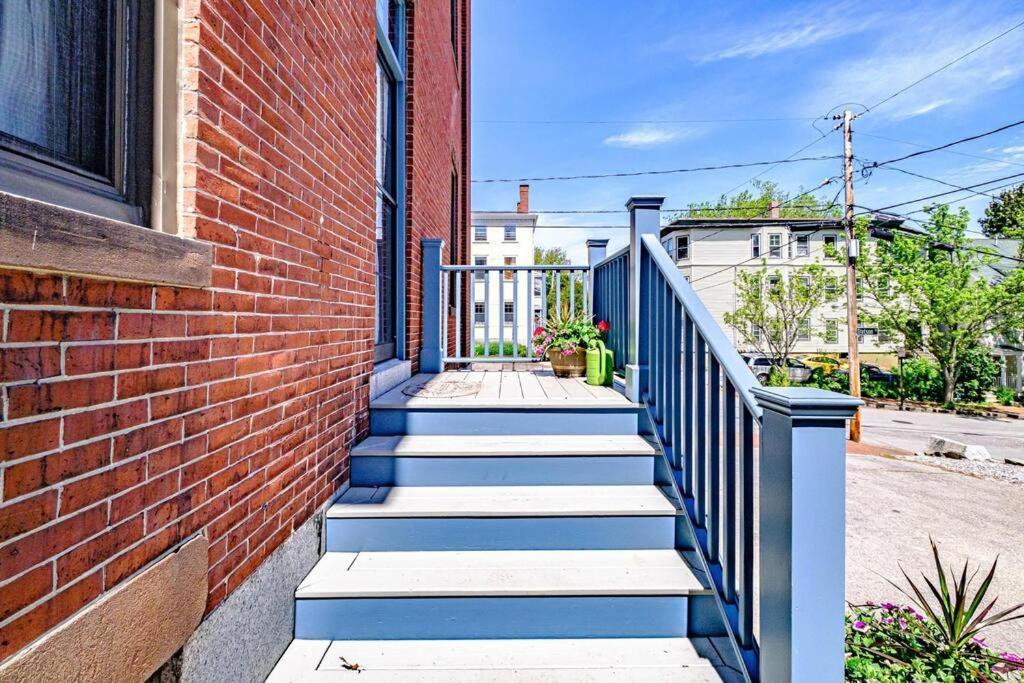 Historic Corner Apartment With Patio & Off Street Parking Portland Extérieur photo