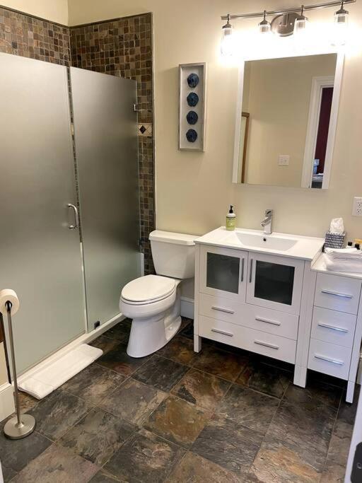 Historic Corner Apartment With Patio & Off Street Parking Portland Extérieur photo