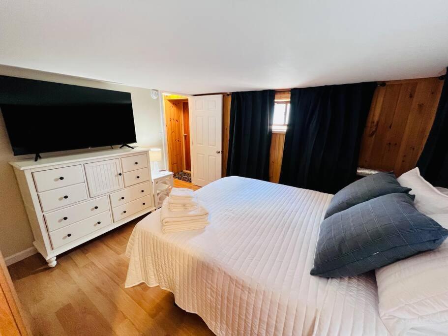 Historic Corner Apartment With Patio & Off Street Parking Portland Extérieur photo